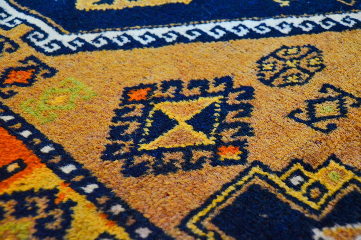 Sere Kani / 3x9 Vintage Kurdish Rustic Rug Runner Detail