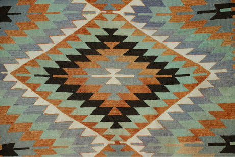 Bozlar / 5x10 Vintage Boho Oriental Kilim Rug Close Up