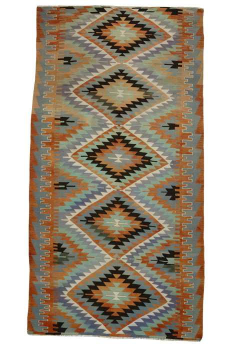 Bozlar / 5x10 Vintage Boho Oriental Kilim Rug Front Side