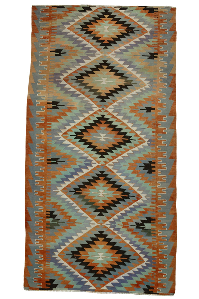 Bozlar / 5x10 Vintage Boho Oriental Kilim Rug Front Side