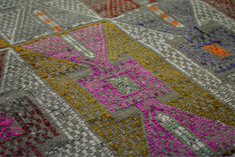 Eskil / 5x9 Vintage Tribal Kilim Rug Detail