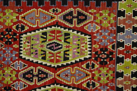 Eskisaray / 5x10 Vintage Oriental Wool Kilim Rug Close Up