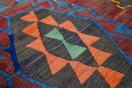 Eynehan / 5x9 Vintage Oriental Area Kilim Rug Detail