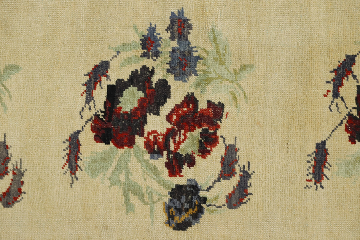 Gülbahar / 2x9 Vintage Wool Floral Rug Runner Close Up