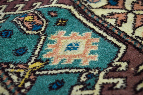Hayalli / 5x8 Vintage Oriental Wool Area Rug Detail