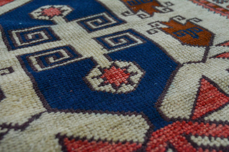 Kepsut / 2x3 Vintage Wool Oriental Rug Detail