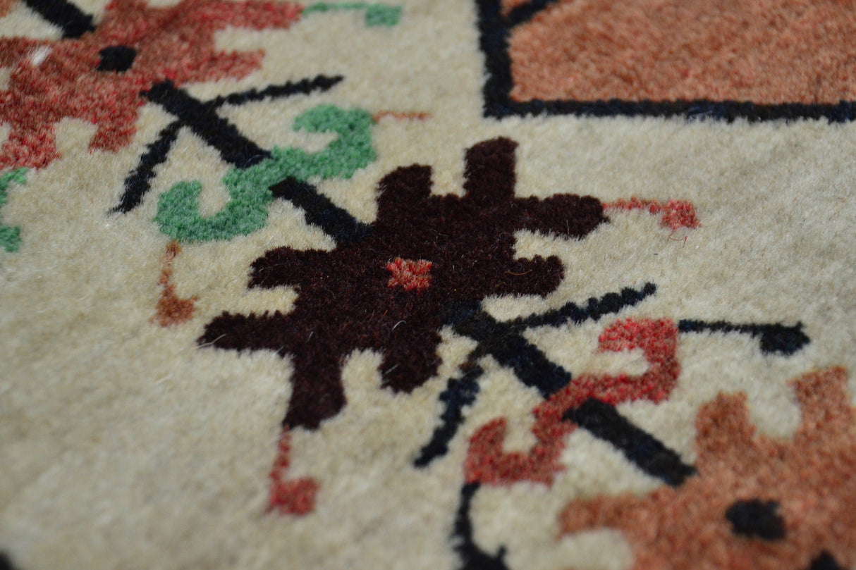 Mutlu / 2x3 Vintage Wool Prayer Rug Detail