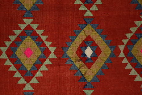 Ortaca / 6x9 Red Boho Kilim Rug Close Up