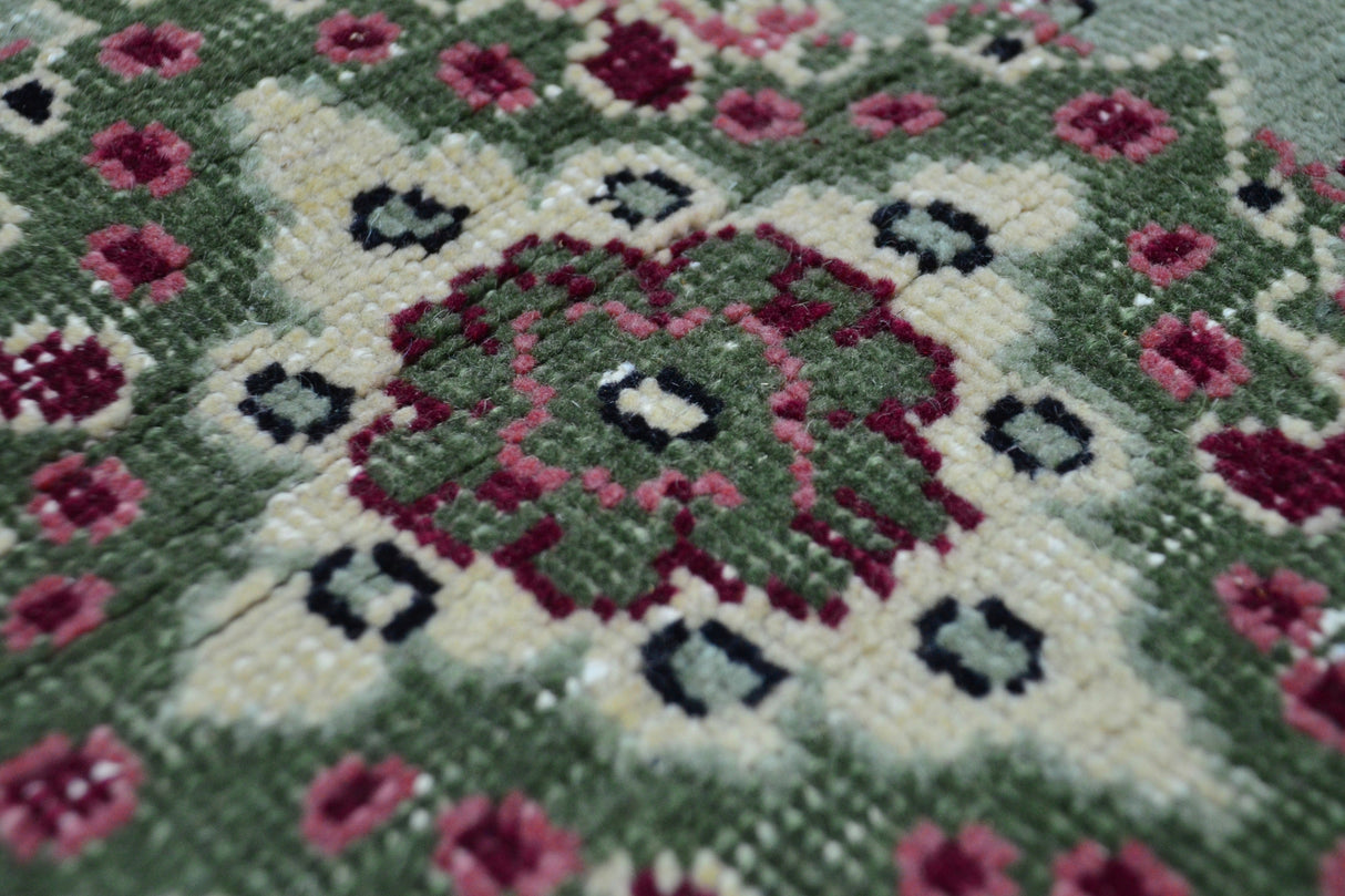 Senirkent / 3x8 Vintage Oriental Wool Area Rug Detail