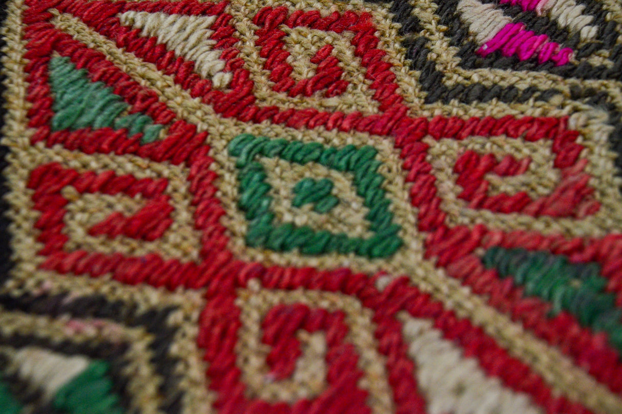 Topraklık / 4x6 Vintage Oriental Handmade Kilim Rug Detail