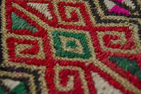 Topraklık / 4x6 Vintage Oriental Handmade Kilim Rug Detail