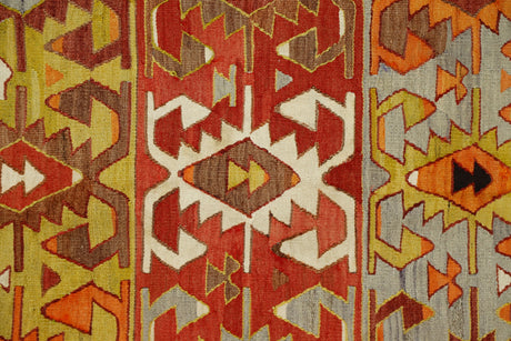 Toprakvadi / 5x10 Vintage Oriental Wool Kilim Rug Close Up