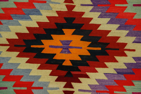Uluyayla / 6x9 Multicolor Vintage Oriental Kilim Rug Close Up