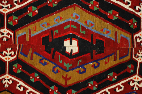 Yavi / 5x11 Oriental Vintage Wool Area Rug Close Up