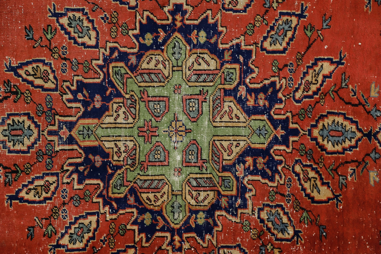 Yaylabelen / 7x9 Red Vintage Oriental Area Rug Close Up