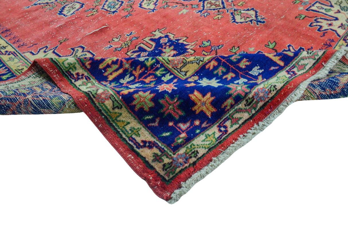 Yaylabelen / 7x9 Red Vintage Oriental Area Rug Texture