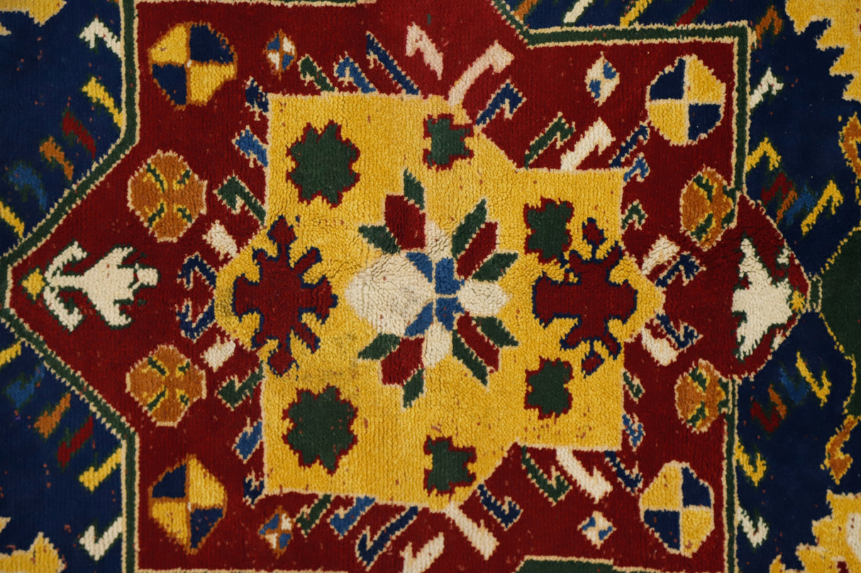 Yazır / 6x8 Vintage Handmade Wool Area Rug Close Up